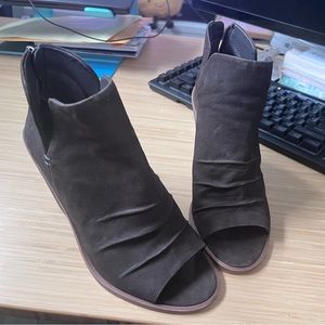 Vince Camuto dark grey peep toe shoes